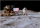 ទង់ Apollo 11 ដោតលើ ភពព្រះចន្ទ នៅមាន “ជីវិត” ?