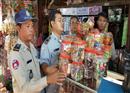 គ្រាប់ស្ករផលិតនៅវៀតណាម ហួសកាលបរិច្ឆេទ៨២កំប៉ុង ត្រូវបានមន្រ្តីកាំកុងត្រូល ខេត្តកំពង់ធំ រកឃើញនៅផ្សារ