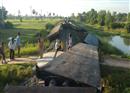 ធ្លាប់តែមាននៅស្រុកគេ ឥលូវមាននៅស្រុកខ្មែរហើយ! ទូរទេះភ្លើងក្រុមហ៊ុន ROYAL Railway ដាច់ធ្លាក់ពីលើផ្លូវ