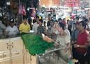 អាជីវករ​លក់​គ្រឿងអលង្កា នៅផ្សារ​លើធំថ្មី​សៀមរាប ប្រតិកម្ម​ជាមួយ​អាជ្ញាធរ​ក្រុង ដែល....